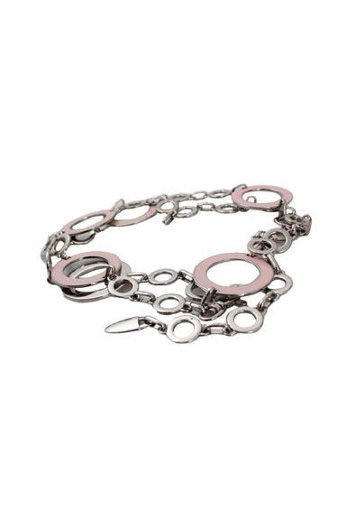 unlabeled silver tone metal belt. features an o-ring chainlink design and pale pink details. please see condition. sold as is.