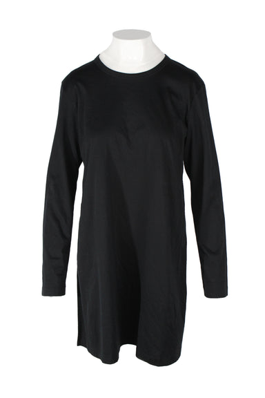  noir kei ninomiya black long sleeve asymmetrical top. features hi-low fit with full length tunic style front, low back, round neckline, long sleeves, relaxed fit.