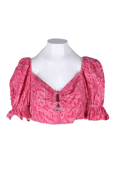 cameo/collective bright pink linen crop top. features all over wood grain print, keyhole at base of v-neckline gathered around plastic ring, elasticized ruched back panel, puffed short sleeves with elasticized cuffs, fully lined bodice, and zipper closure up center back. 