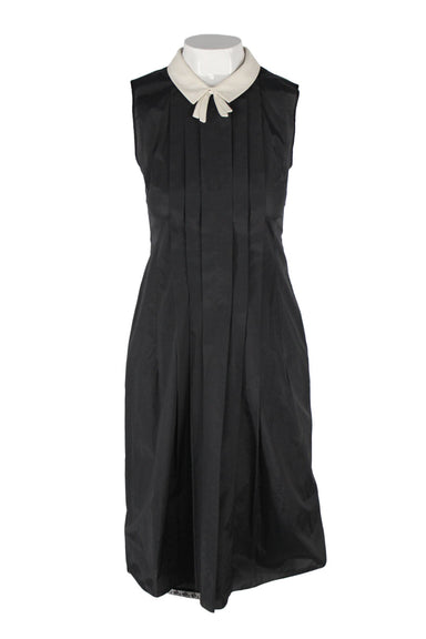  paul smith black a-line dress. made in italy. features contrasting white peter pan collar, pleated front panel, fully lined, zip closure at back.